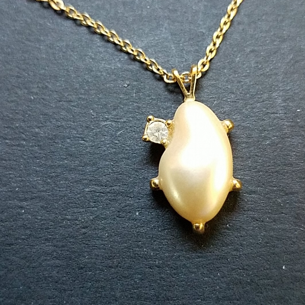 Necklace Freshwater Pearl ? Costume